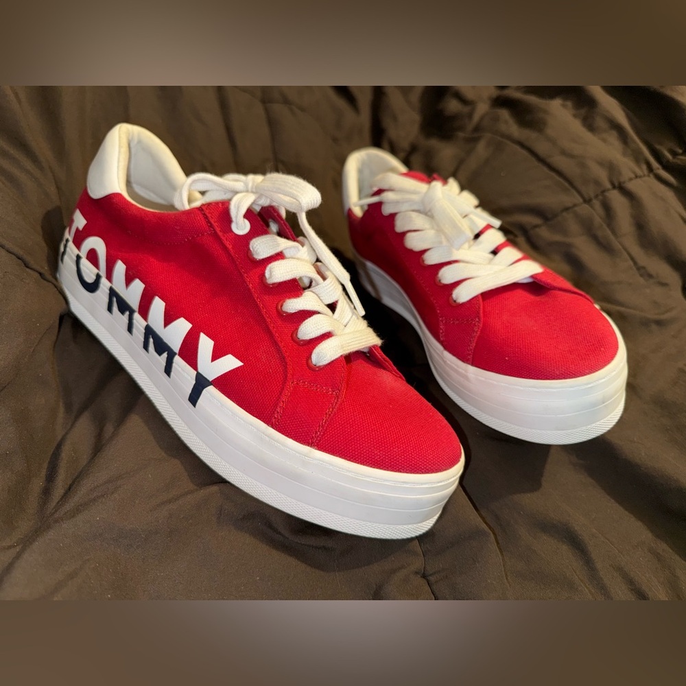 (Read Description) Tommy Hilfiger SIZE 10 M RED SNEAKERS LOGO LNC